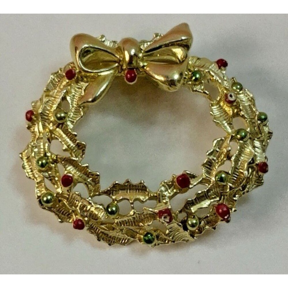 Gerry’s Christmas Wreath Brooch Gold Tone Bow Red & Green Beads 1.5 Inch